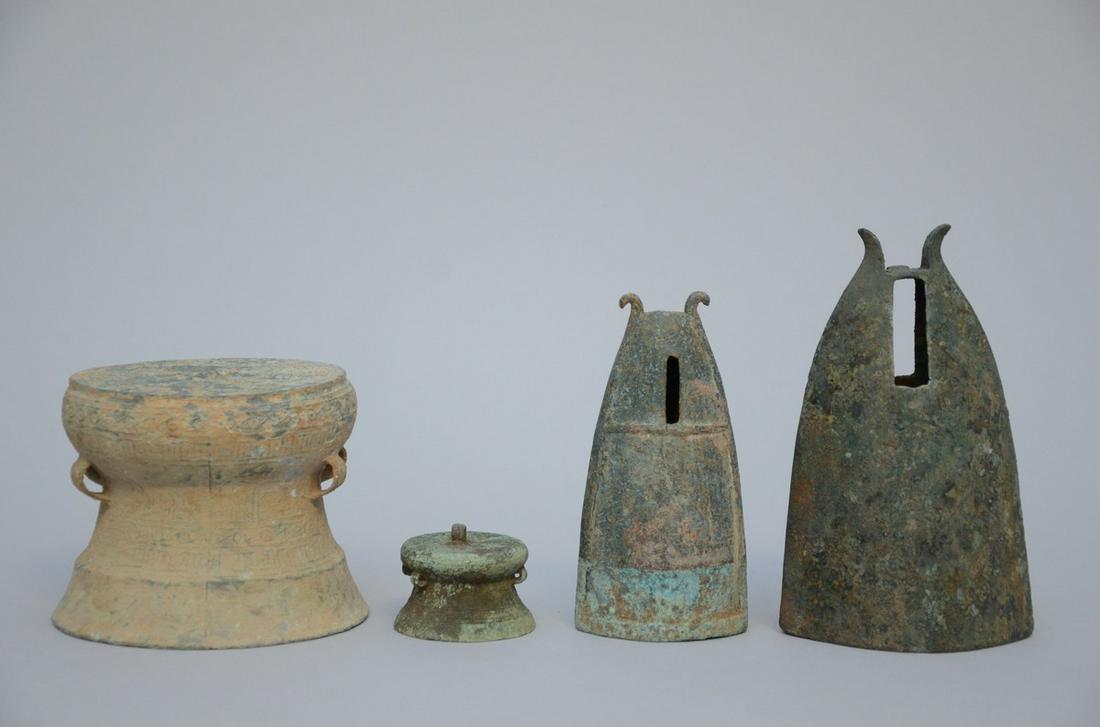 Bronze, Southeast Asia: 2 bronze drums (h12 & 5 cm) and 2 bells (h17 & 20cm) (1 of 4)