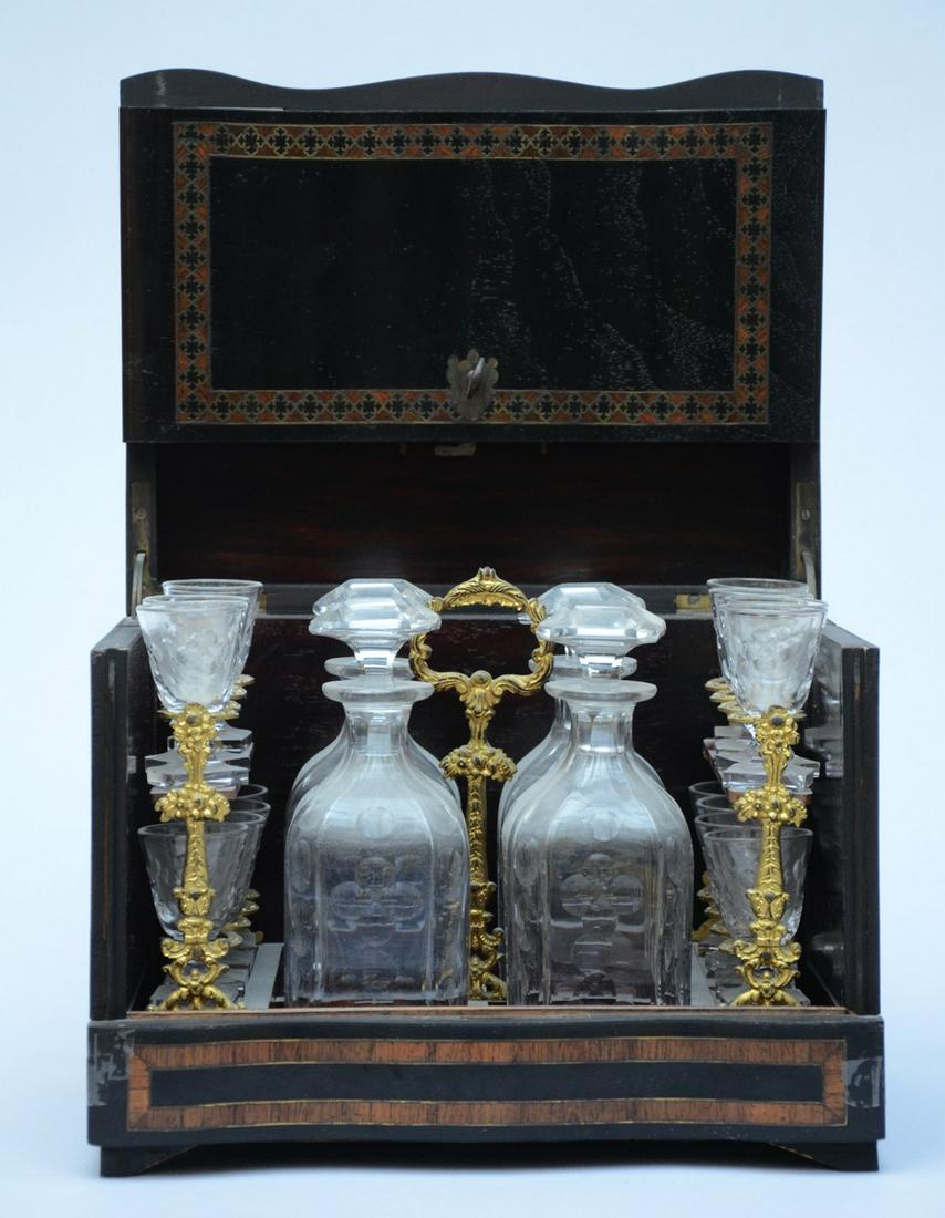 Napoleon III liquor cellar (26x31x29cm) (*): Napoleon III liquor cellar (26x31x29cm) (*)