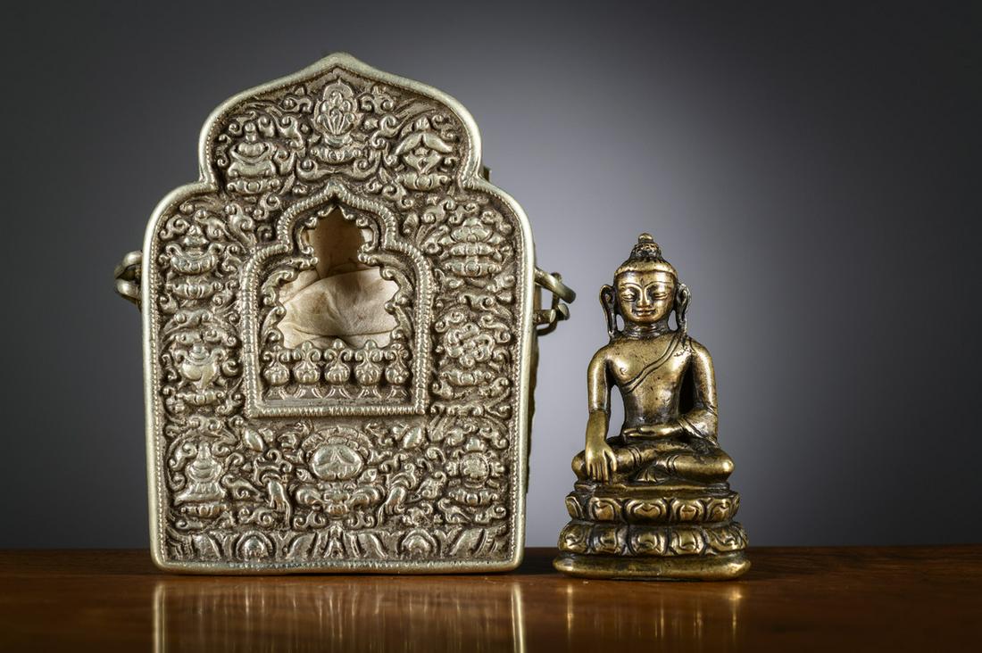 Tibetan Gau (10x8x4cm) with an early Tibetan Buddha in bronze (h7cm) (1 of 5)