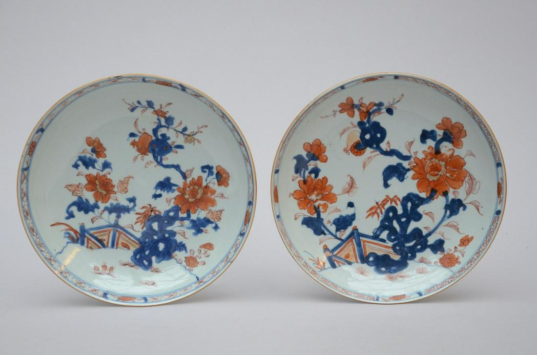 Pair of Imari plates 'flowers', Kangxi period (dia 22.5cm) (*) (1 of 2)