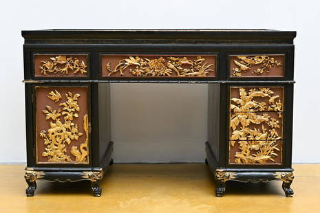 Desk with carved gilt Chinese panels (84x132x71cm) (*): Desk with carved gilt Chinese panels (84x132x71cm) (*)