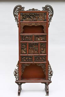 Decorative screen in red lacquer, China (135x60cm): Decorative screen in red lacquer, China (135x60cm)