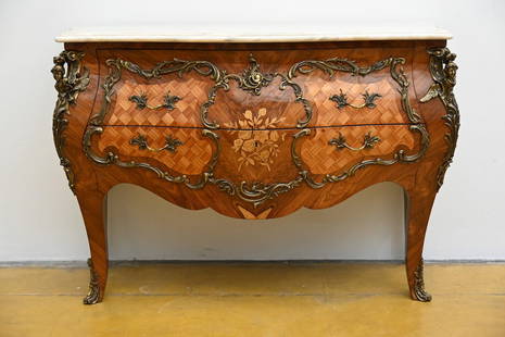 A Louis XV style chest of drawers with inlaywork and bronze decoration, 20th century (90x132x51cm): A Louis XV style chest of drawers with inlaywork and bronze decoration, 20th century (90x132x51cm)