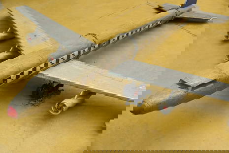 Large scale model of an airplane (203x260cm): Large scale model of an airplane (203x260cm)