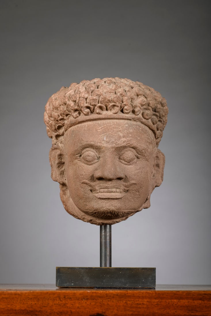 Head of Dvarapala in stone, Khmer 11th century, Baphuon style (h20cm) (Christie's Paris 7 december (1 of 4)