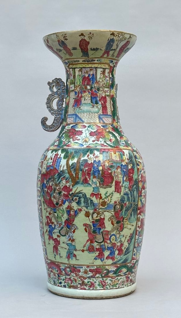 A large vase in Canton porcelain 'court scenes', China 19th century (*) (1 of 10)