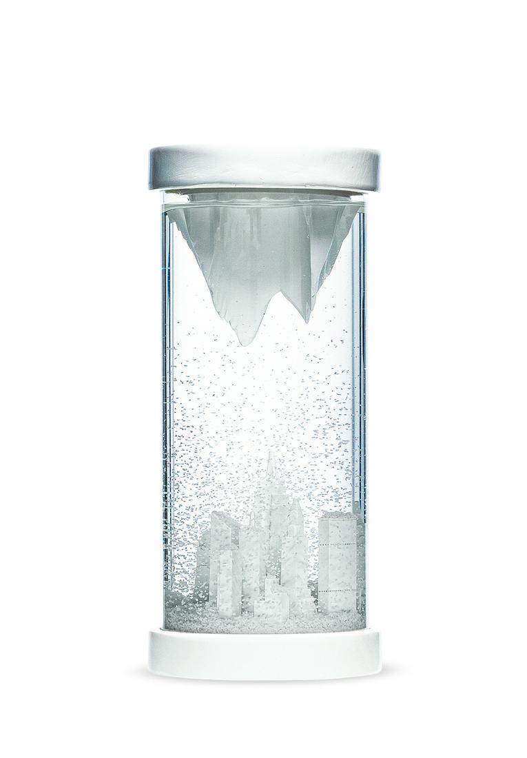 DANIEL ARSHAM New York Skyline Snow Globe, 2020: DANIEL ARSHAM (AMERICAN, B. 1980) New York Skyline Snow Globe, 2020 Resin Sculpture Accompainied with their original packaging 20 x 8 cm (7.9 x 3.1 in.) Condition Report Grade 1