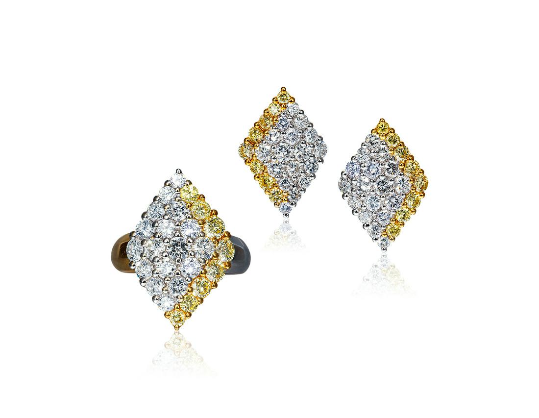 A SET OF DIAMOND JEWELLERY (1 of 1)