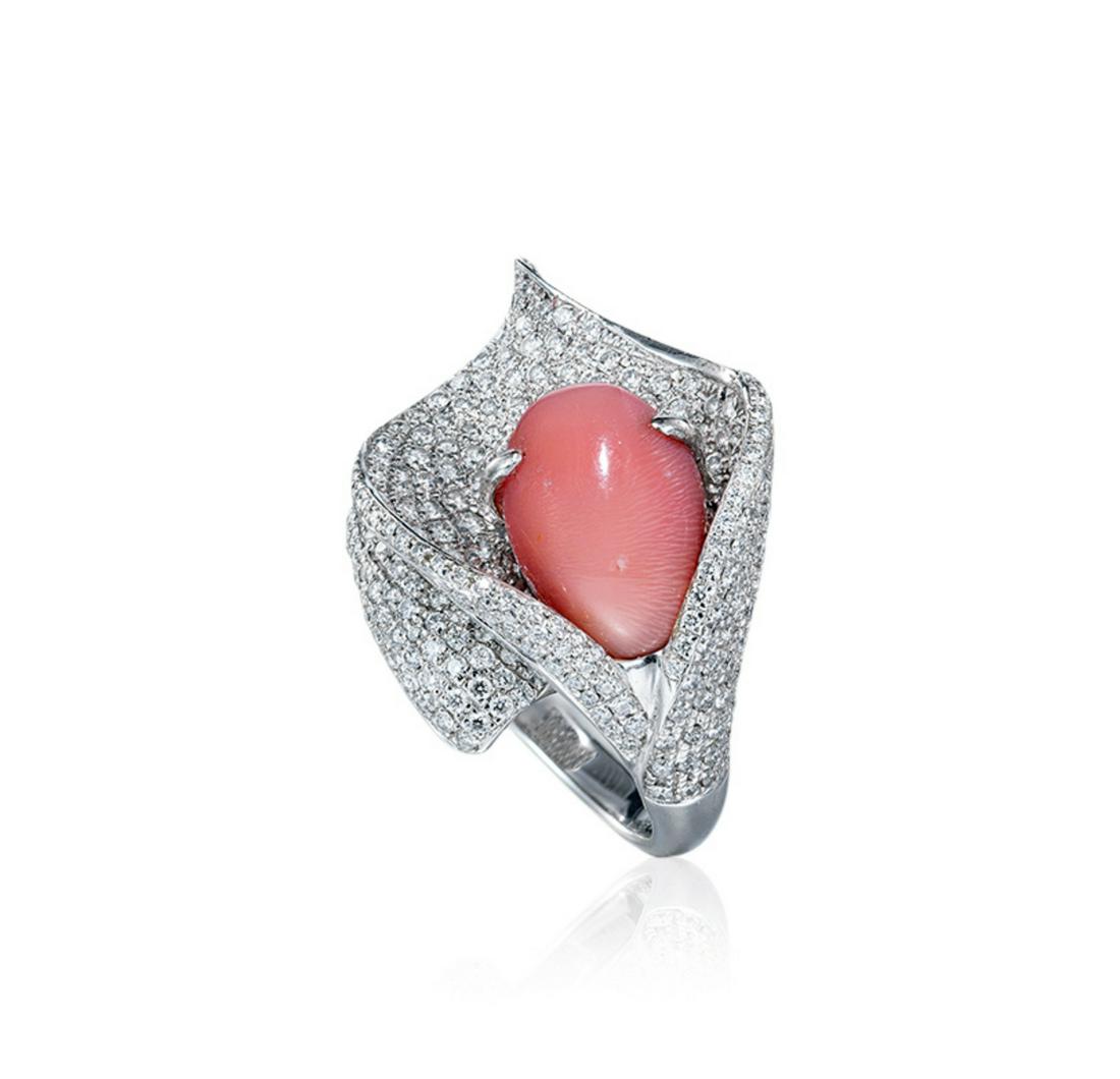 A CONCH PEARL AND DIAMOND RING (1 of 1)
