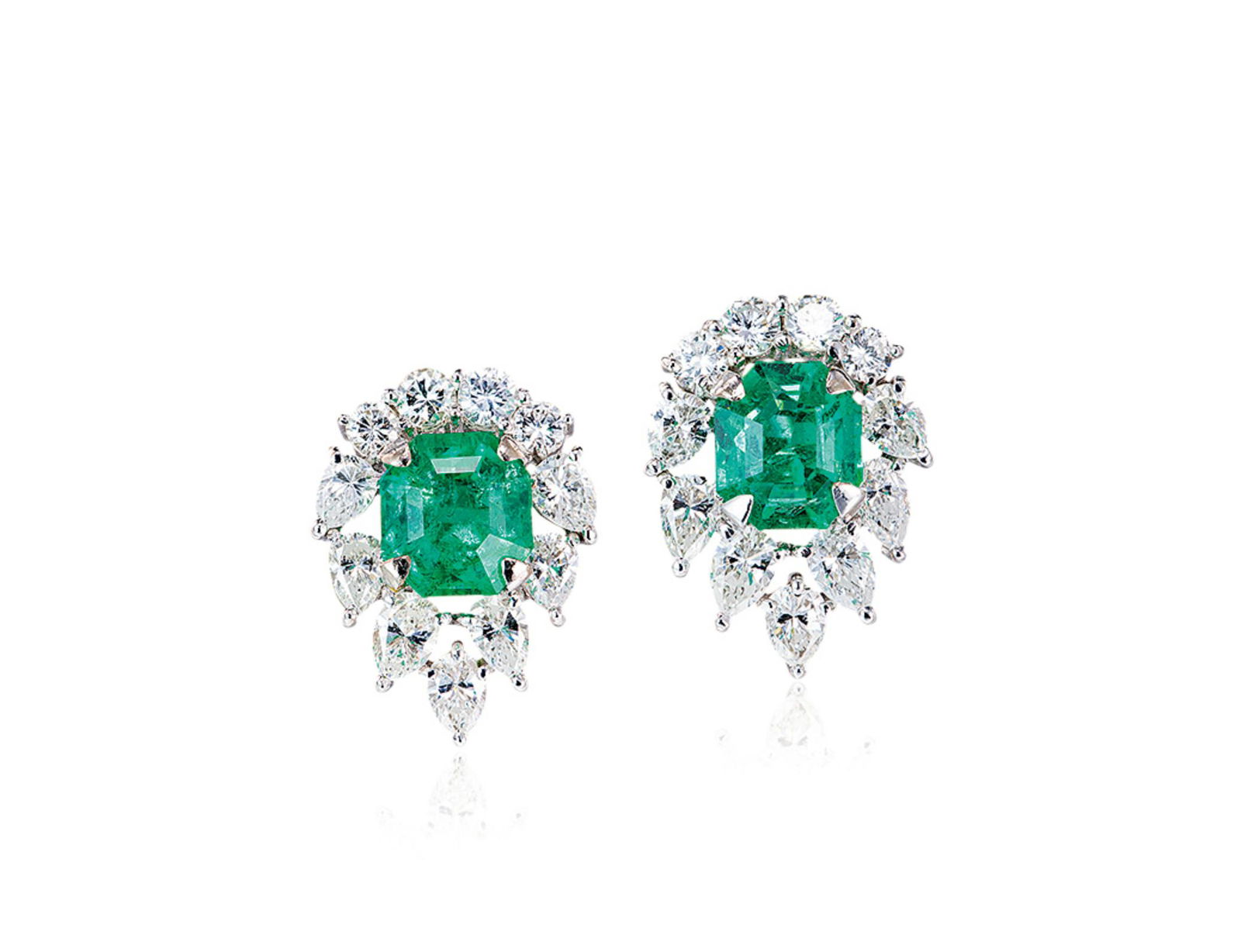 A TOTAL OF 4.4 CARAT COLOMBIAN EMERALD AND DIAMOND EARRINGS (1 of 1)