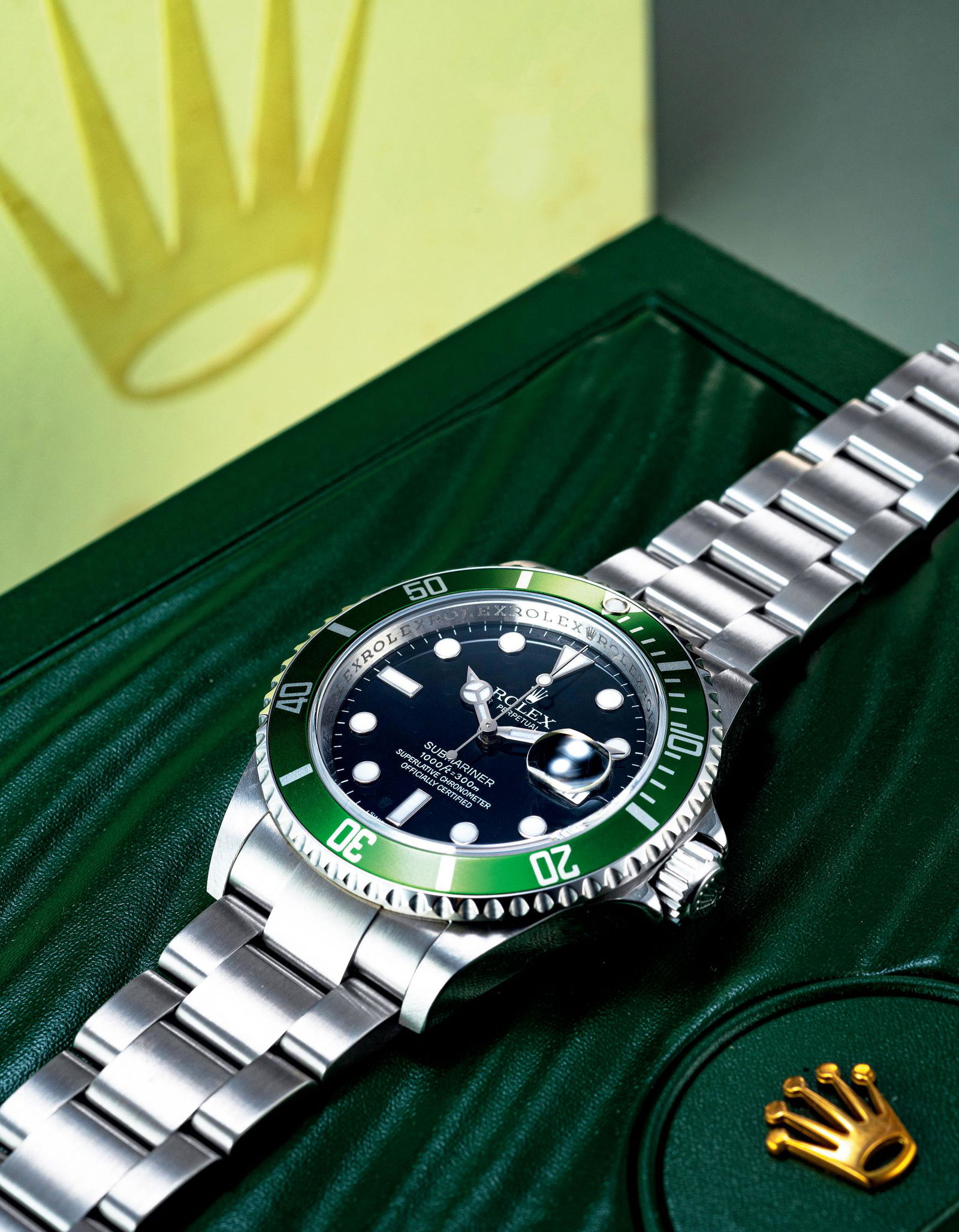 A STAINLESS STEEL AUTOMATIC BRACELET WATCH (1 of 1)