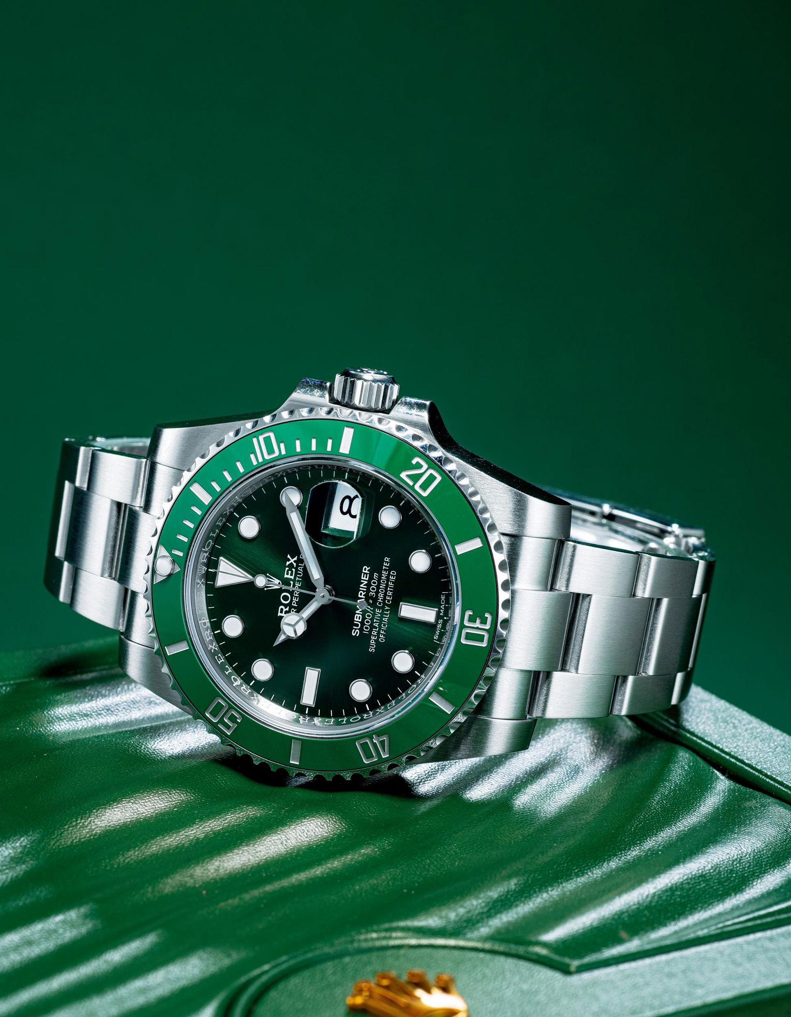 A STAINLESS STEEL AUTOMATIC BRACELET WATCH (1 of 1)