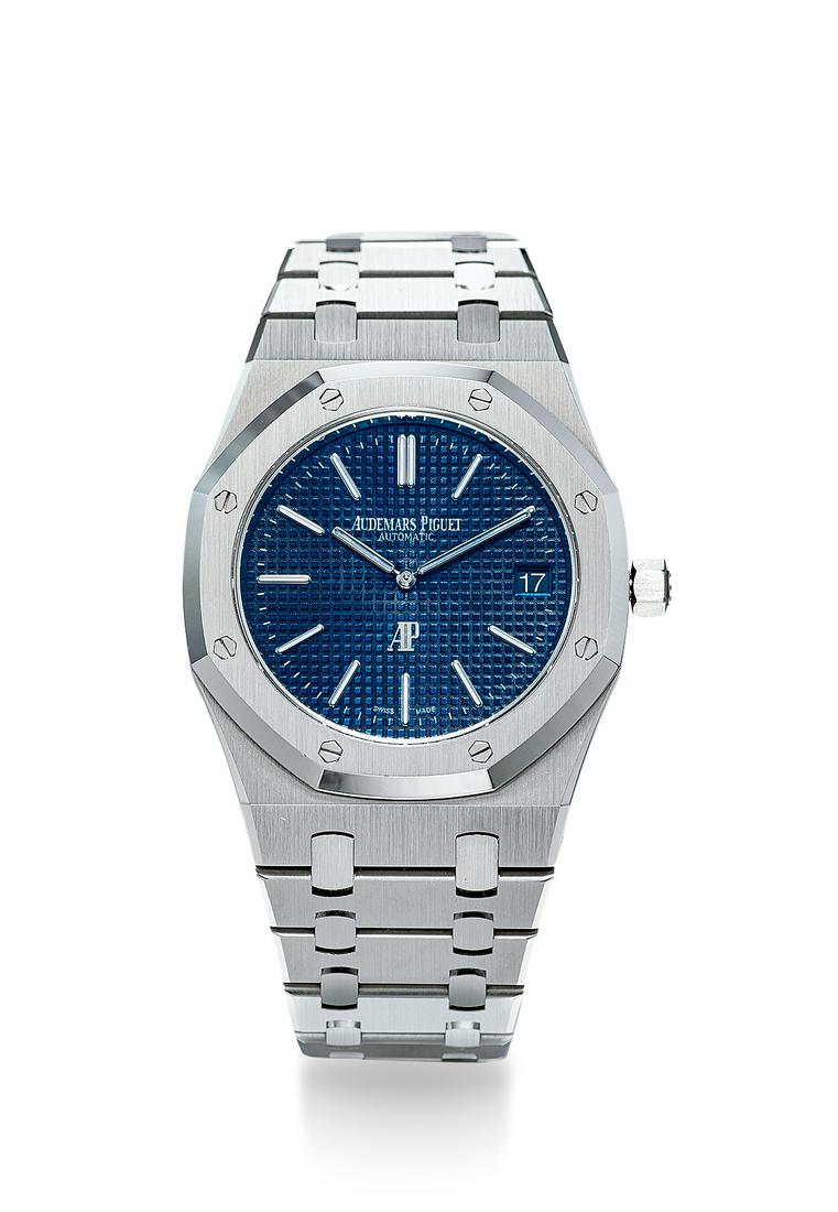 A STAINLESS STEEL AUTOMATIC BRACELET WATCH (1 of 1)