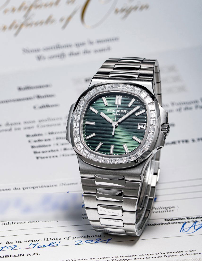 A STAINLESS STEEL AND DIAMOND-SET AUTOMATIC BRACELET WATCH (1 of 3)