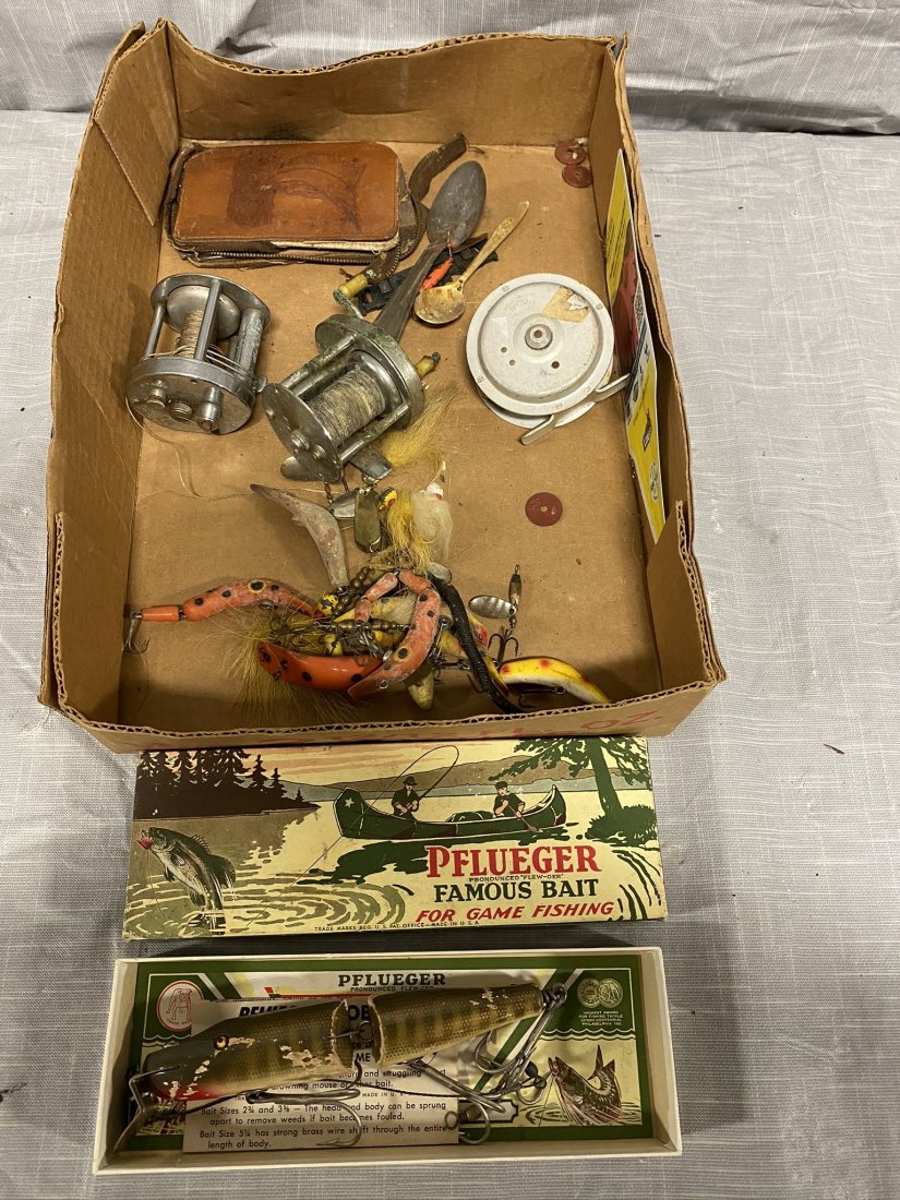 Lot of fishing items: Fidhing reels lures nand more