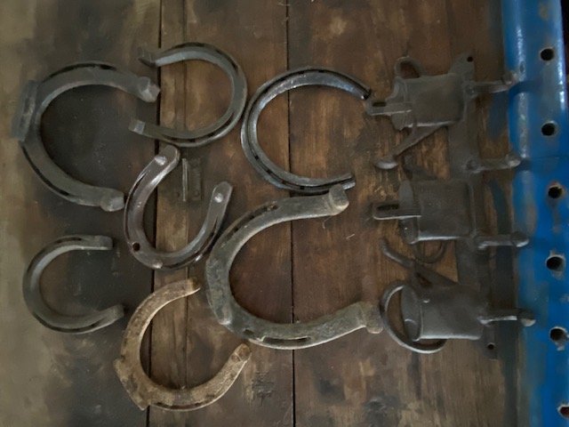 lot of cast iron horse shoes and a hanging rack (1 of 6)