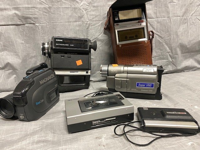 lot of Vintage Cassette tape players/ recorders snd mor: lot of Vintage Cassette tape players/ recorders snd mor