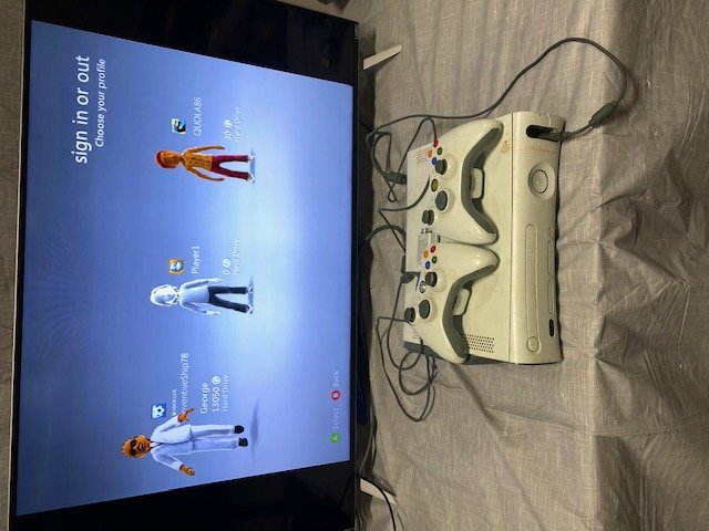 Vizio Flat Screen TV: Working Vizio HD Flat Screen with universal remote doesnt include XBOX