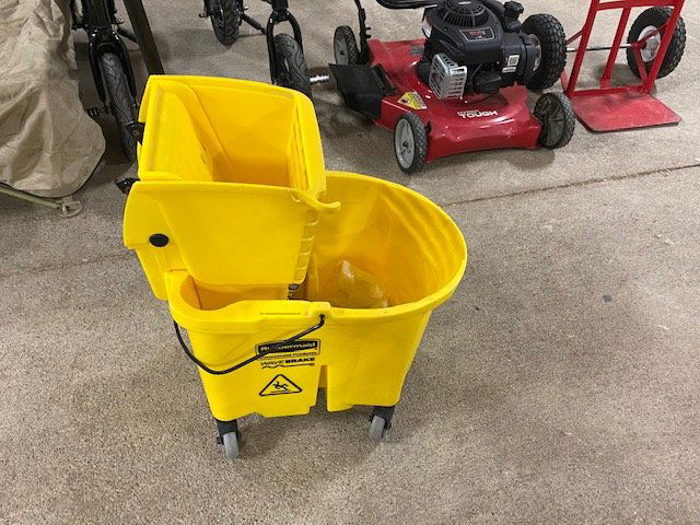 Mop Bucket (1 of 2)