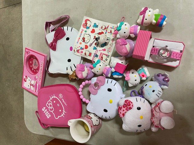 flat of hello kitty (1 of 1)