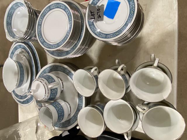 noritake set of dishes: 6913 larue 65 pieces