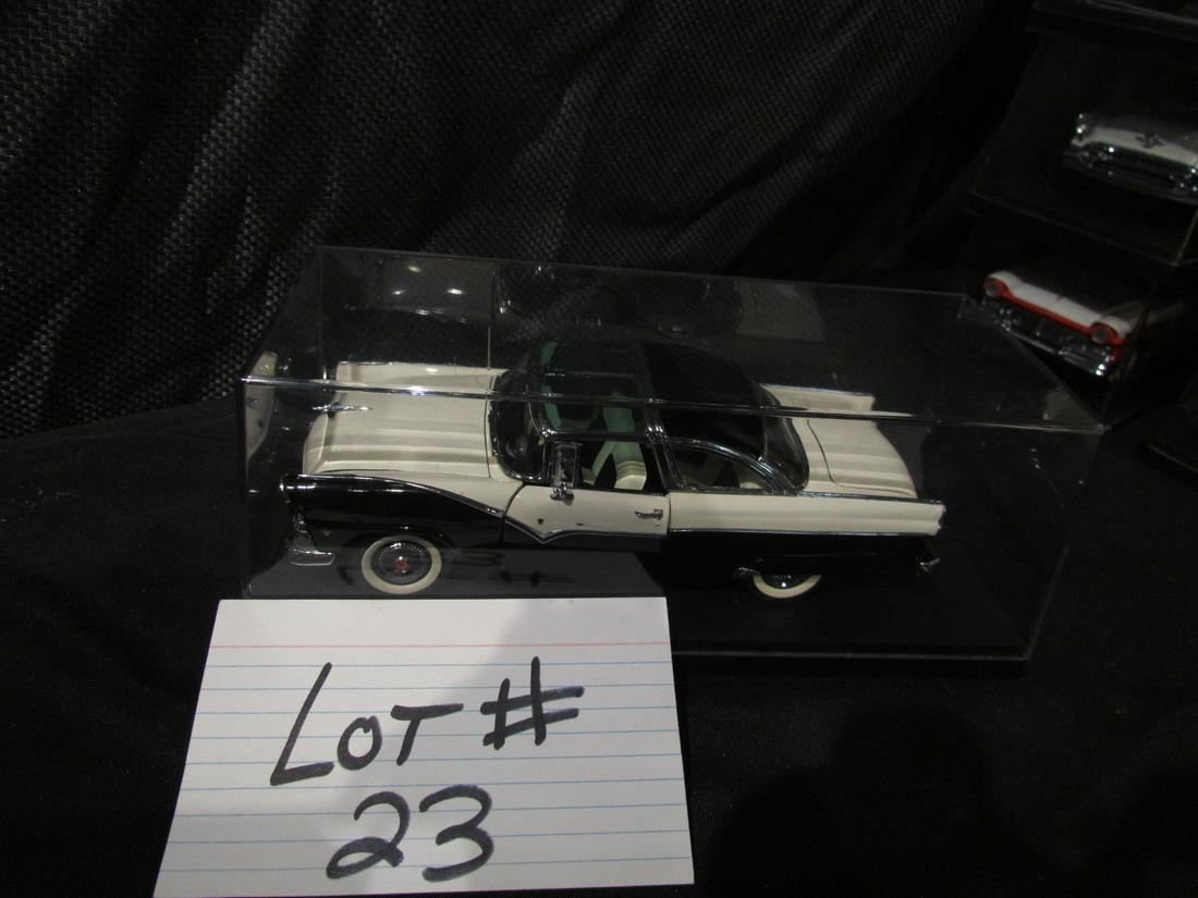 1955 Ford Fairlane Crown Vic Die cast car: this is a nice Franklin Mint 1955 Ford fairlane Crown Vic with showcase in good condition