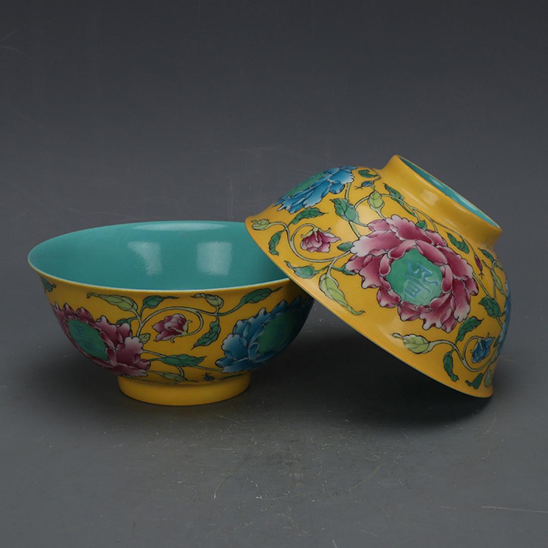 A Pair of Qing Dynasty Colour Painting Porcelain Bowls: A Pair of Peony Flower Pattern Colour Painting Porcelain Bowls w Kangxi Mark
