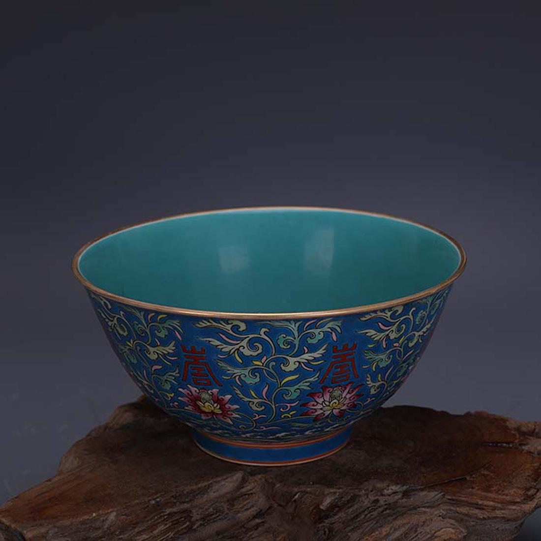 Qing Dynasty Porcelain Bowl traced the design in gold: Color Porcelain Bowl traced the design in gold w Yongzheng Mark