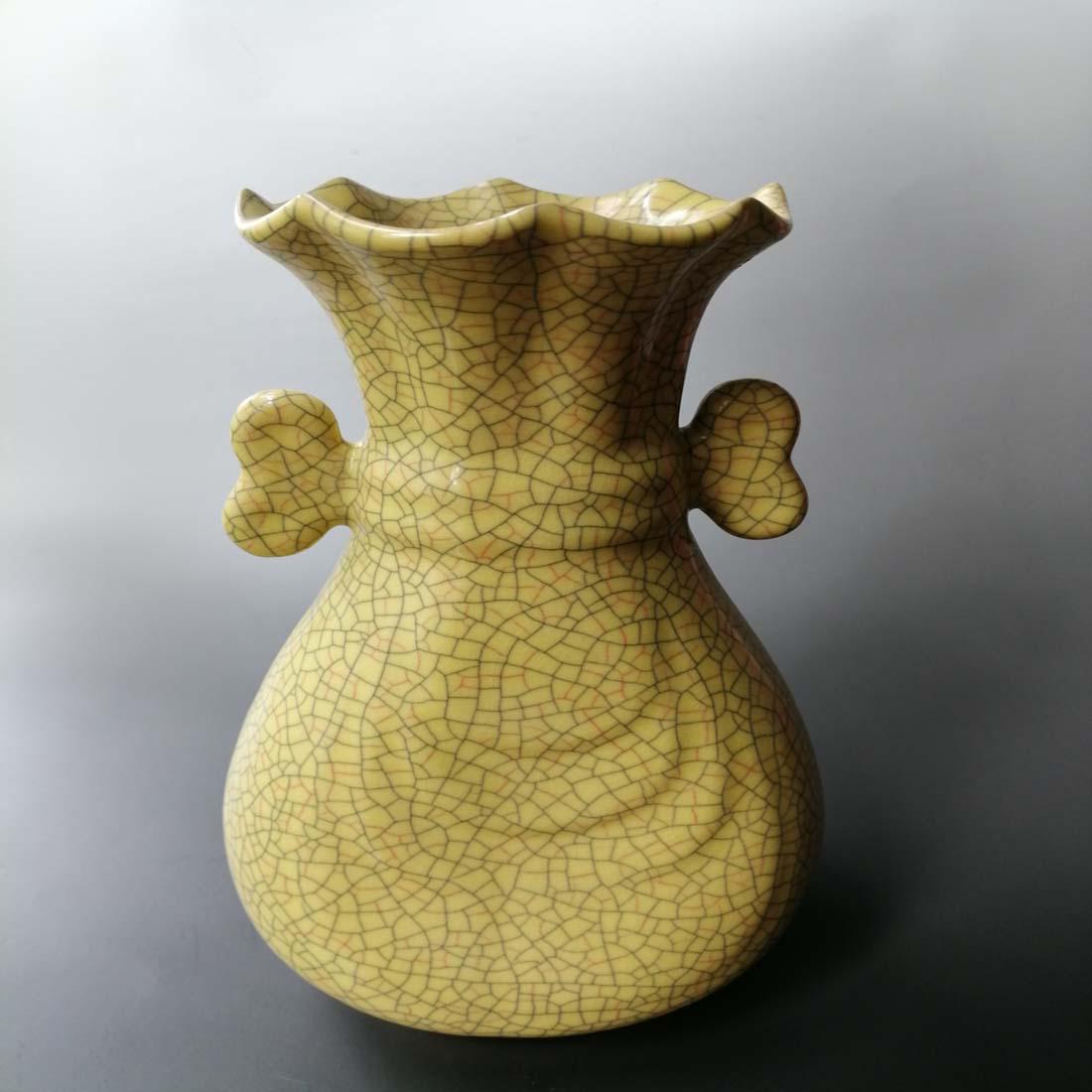 Song Dynasty Ancient Ge Porcelain Vase w Mark: Song Dynasty Geyao Porcelain Vase w Mark