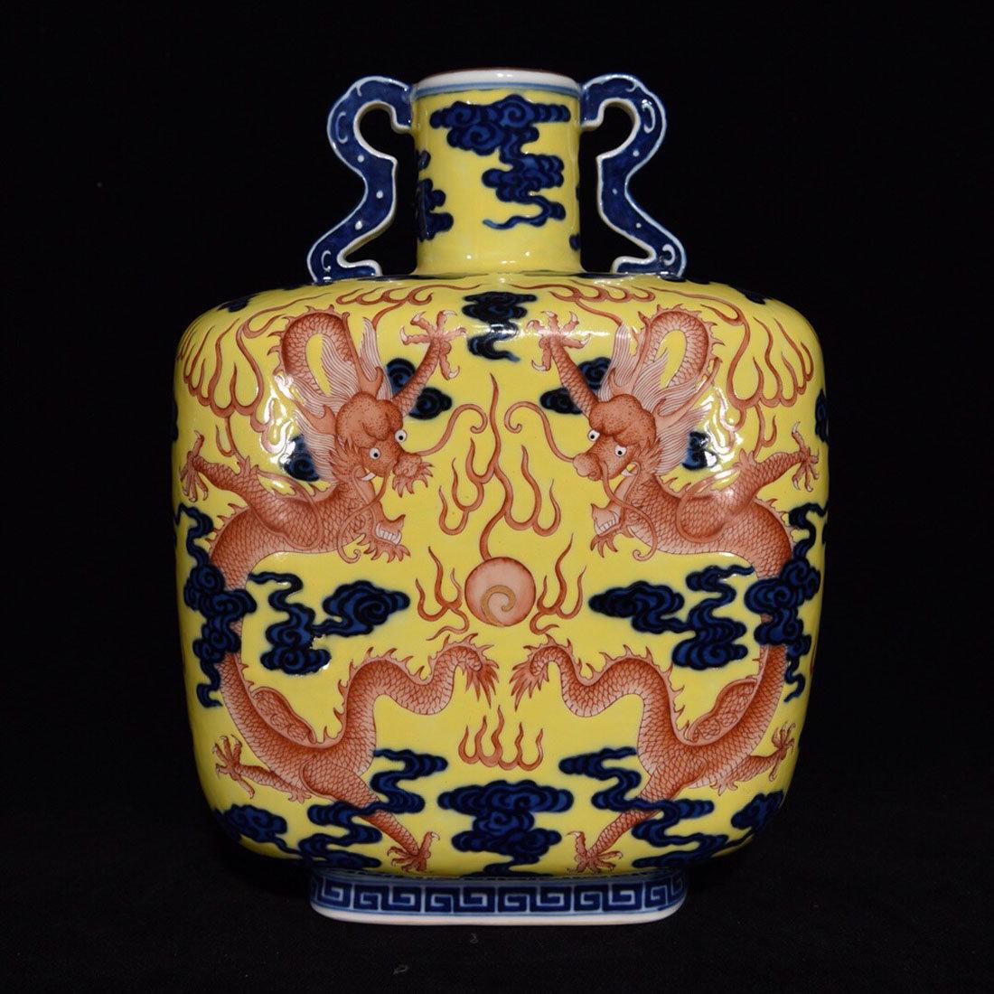 Qing Dynasty Famille-Rose vase (1 of 9)