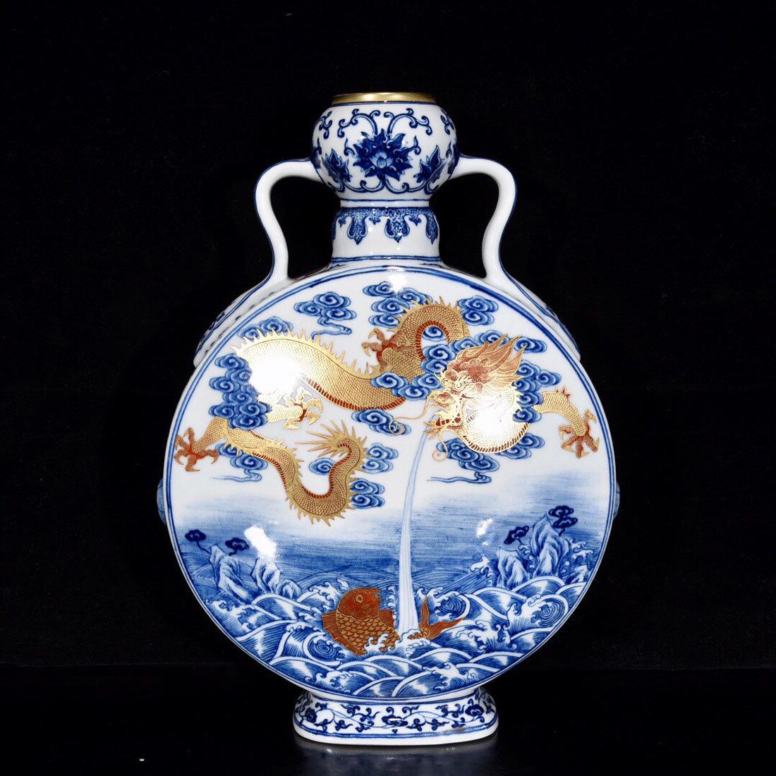 Qing Dynasty Blue and White fanhong gilt moon flask (1 of 8)