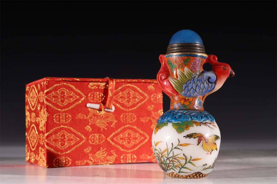 Old stock, coloured glaze snuff bottle (1 of 9)