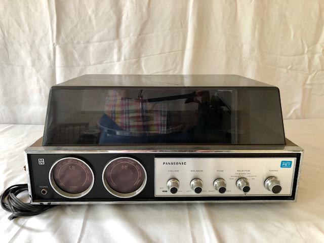 Panasonic Stereo Music Center SD-84: Panasonic Stereo Music Center SD-84. Made in Japan. AM/FM Tuner, Record Player, Etc. Plugged-In But Not Tested Beyond That. Some Signs of Age, Wear, Etc. 16 1/2" by 11" by 8" in dimension.