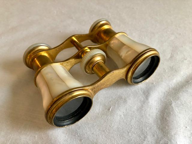 Le Cleric Fi Mother-of-Pearl Opera Glasses Paris: Antique Le Cleric Fi Mother-of-Pearl Opera Glasses Paris France, Stunning Estate Condition. 1 1/4-inch Diameter Lenses.