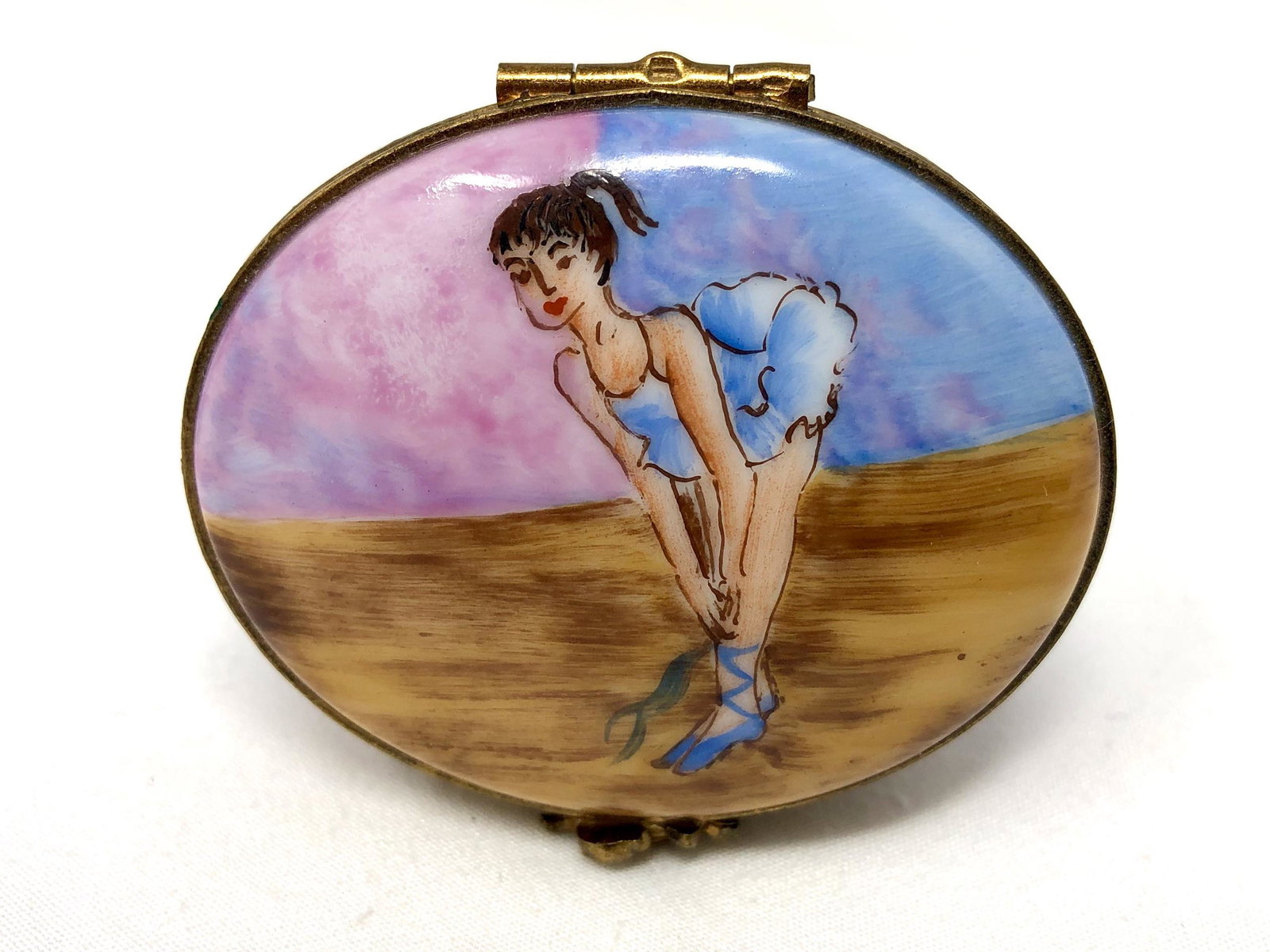 Pierre Arquie Limoges Ballerina Dancer Trinket Box: Peint Main Limoges France Ballerina Dancer Trinket Box by Pierre Arquie. Handpainted, numbered and signed. Number 9 of 750! As-is, as-shown. Oval Shaped. Approx. 2 by 2 1/2 inches by 1-inch High.