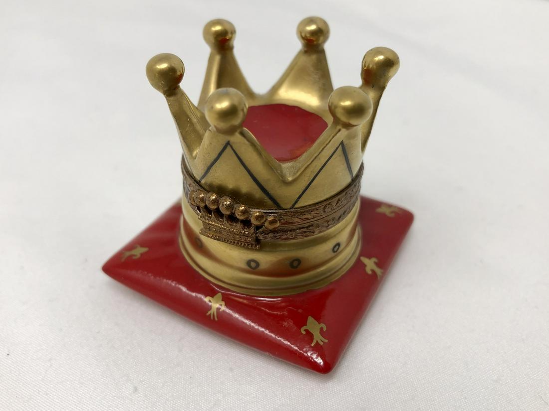 Limoges France Peint Main Kings Crown Trinket Box: Limoges France Peint Main Kings Crown Trinket Box. Approx. 1 3/4 by 1 3/4-inches by 1 3/4-inches High. As-is, as-shown.