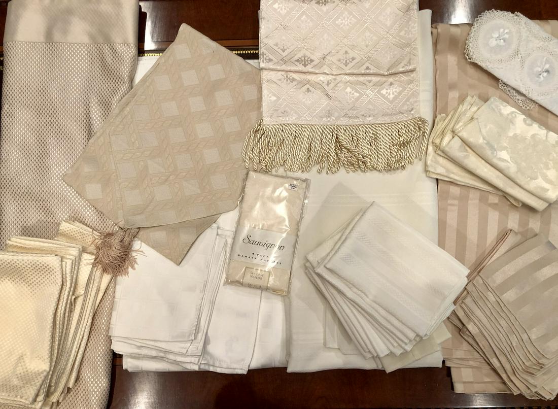 Christmas Holidays Placemets Linens Runners: As-Is, As-Shown