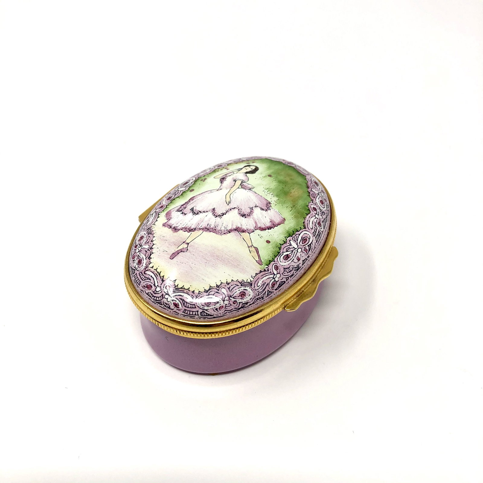 Halcyon Days Anna Pavlova Ballerina English Enamel: The Metropolitan Opera Halcyon Days Anna Pavlova Ballerina English Enamel Trinket Box. Painted, signed and or marked. Approx. 1-inches Tall by 1 1/2-inches by 2-inches In Dimension. In beautiful as-is