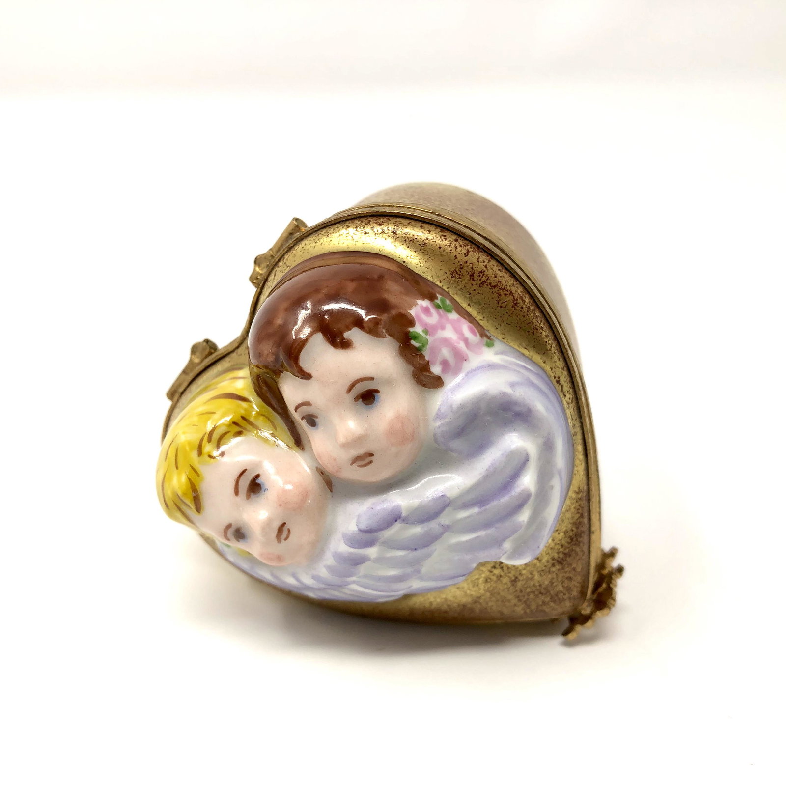 Artoria Cupid Angel Gilded Heart Shaped Peint Main: Artoria Cupid Angel Gilded Heart Shaped Box Peint Main Limoges France Porcelain Trinket Box. Hand painted, signed and or marked. Approx. 2-inches Tall by 2 1/4 -inches In Dimension. In beautiful as-is