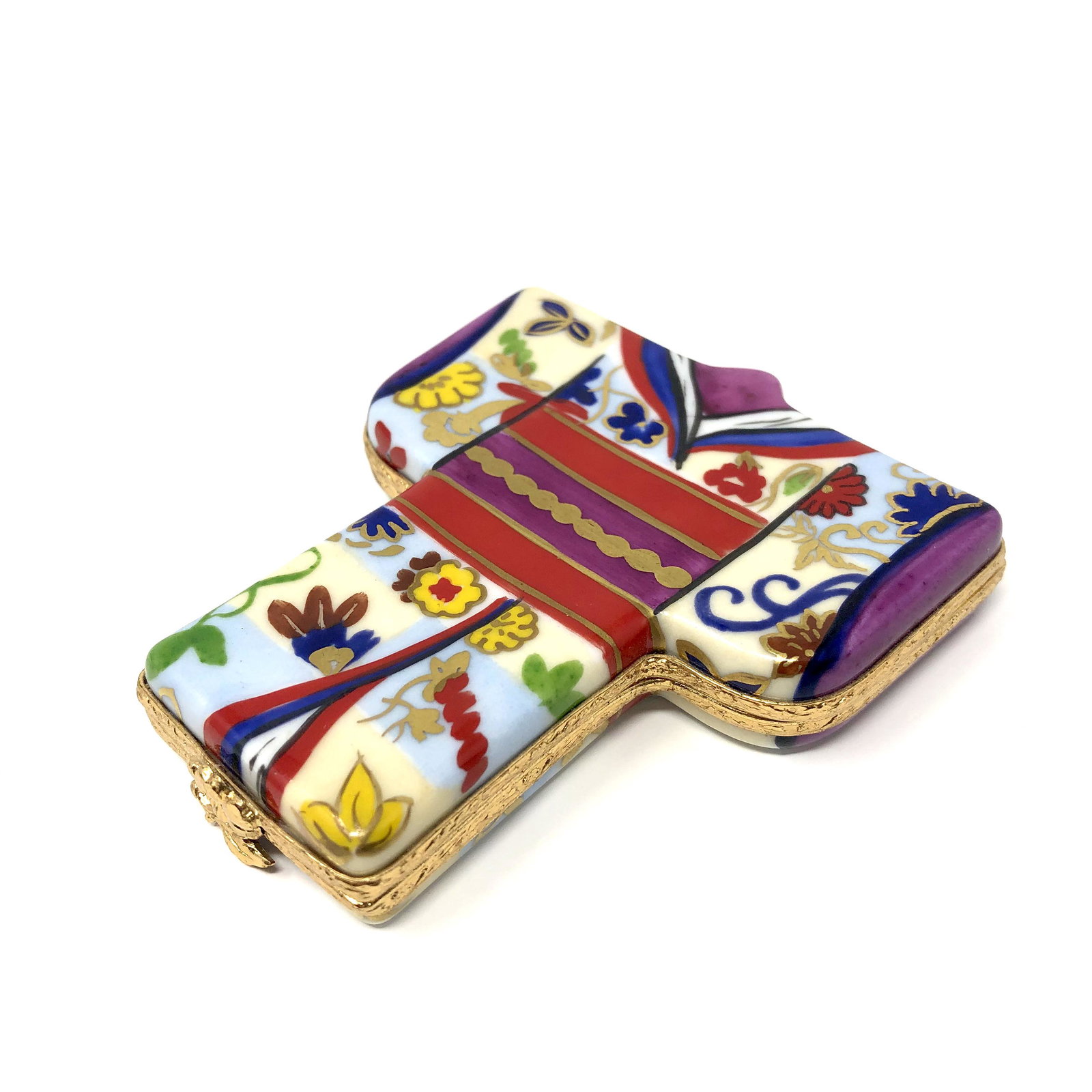 Artoria Folded Japanese Kimono Shaped Trinket Box: Artoria Folded Japanese Kimono Shaped Peint Main Limoges France Porcelain Trinket Box. Hand painted, signed and or marked. Approx. 1/2-inches Tall by 2 3/4 by 3 -inches In Dimension. In beautiful as-i