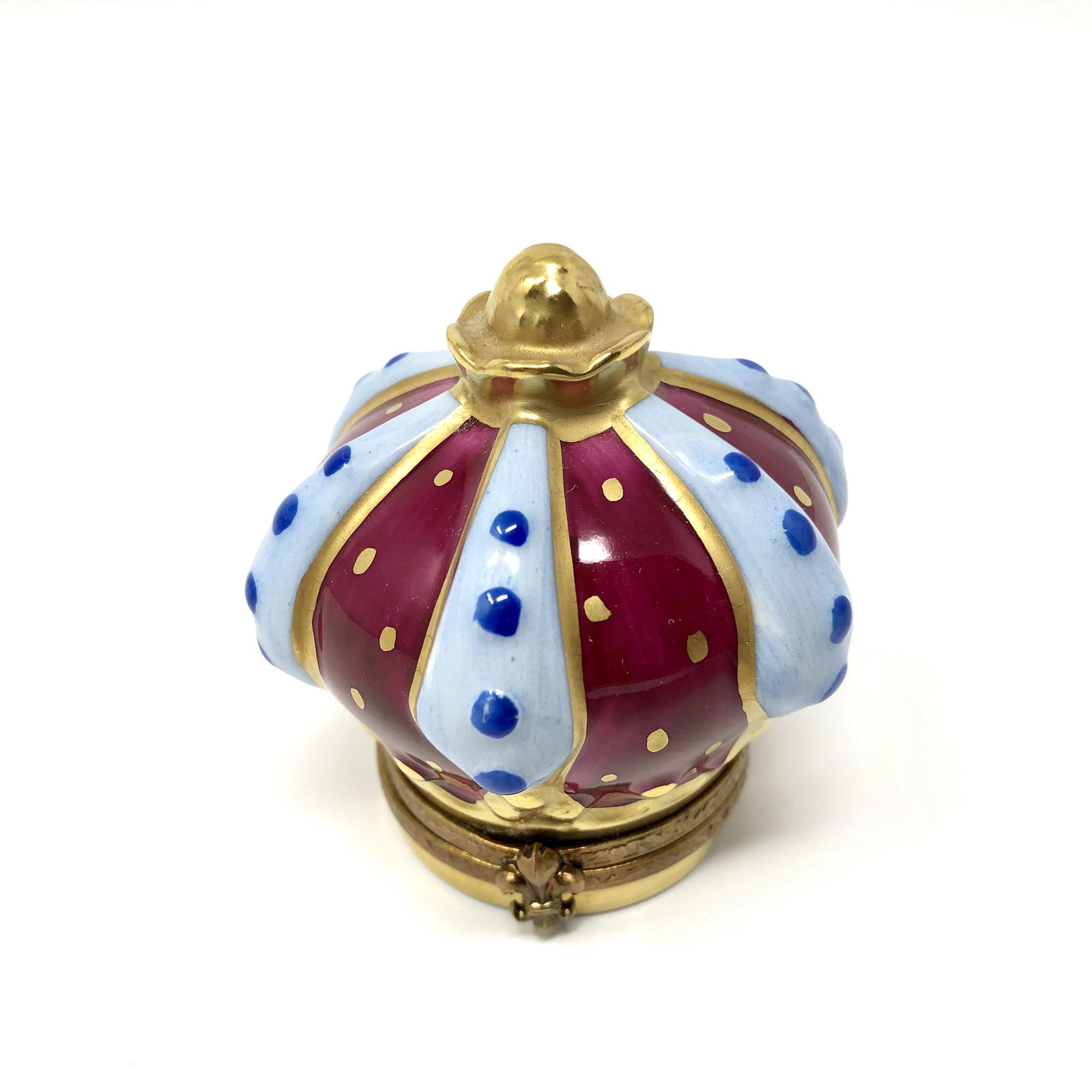 Royal Crown Shaped Peint Main Trinket Box: Royal Crown Shaped Peint Main Limoges France Porcelain Trinket Box. Hand painted, signed and or marked. Approx. 2 1/4-inches Tall by 2 1/4-inches In Diameter. In beautiful as-is, as-shown collector co