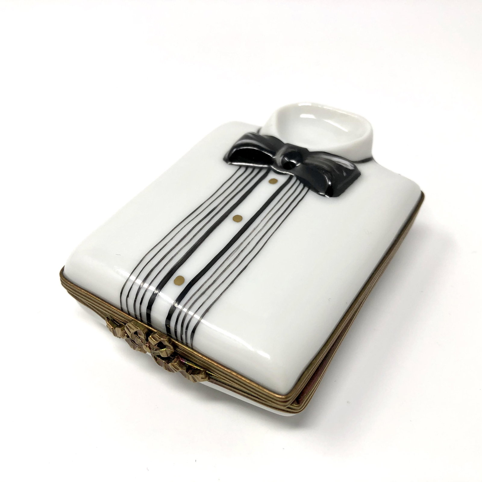 Tuxedo Dress Shirt Celebration Parry Vielle Porcelain: Tuxedo Folded Dress Shirt Celebration Parry Vielle Peint Main Limoges France Porcelain Trinket Box. Hand painted, signed and or marked. Approx. 1-inches Tall by 2 by 2 1/2 -inches In Dimension. In bea