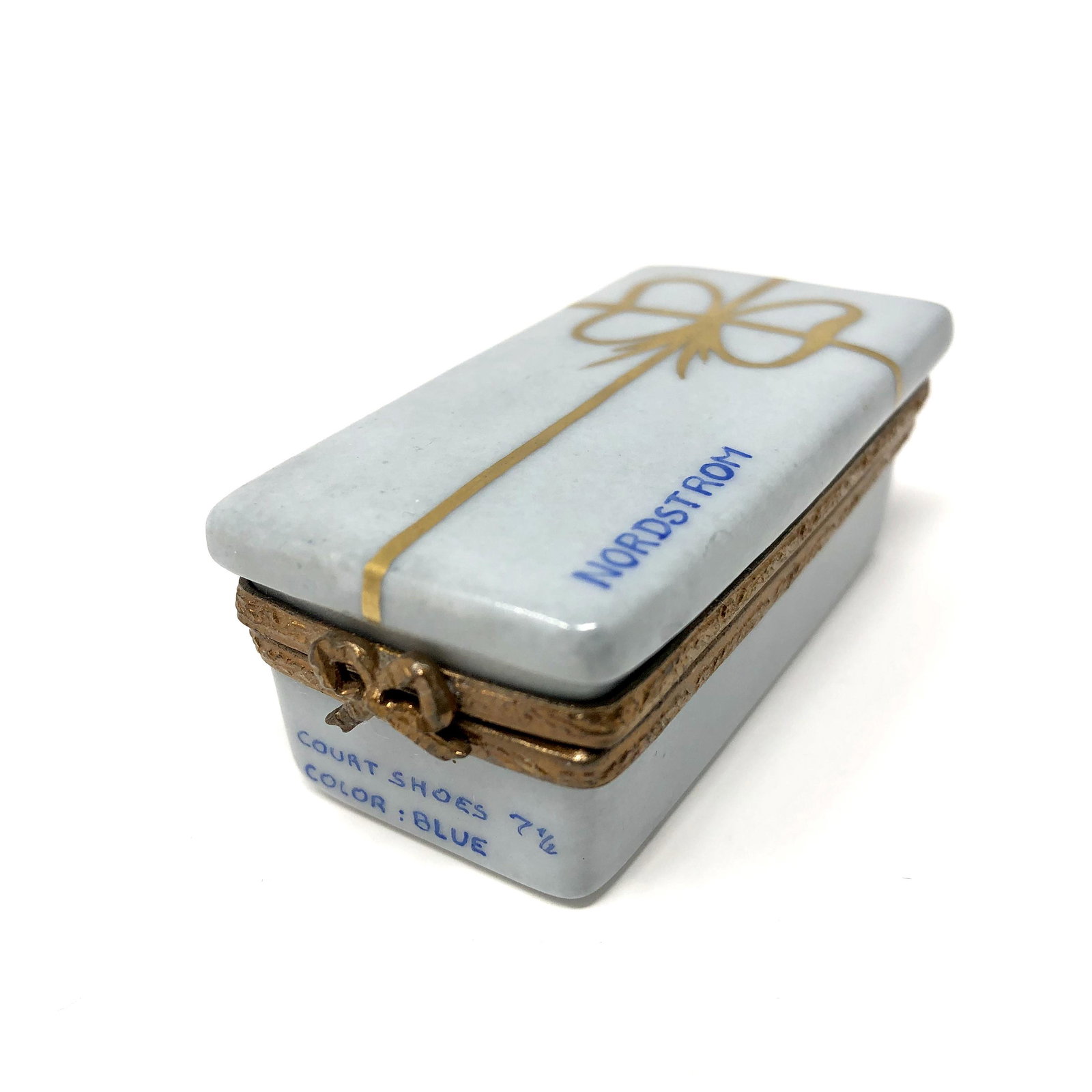 Nordstroms Shoebox Court Shoes Limoges Porcelain: Nordstroms Shoebox Court Shoes Peint Main Limoges France Porcelain Trinket Box. Hand painted, signed and or marked. Approx. 1-inches Tall by 1 1/8 by 2 1/4-inches In Dimension. In beautiful as-is, as-