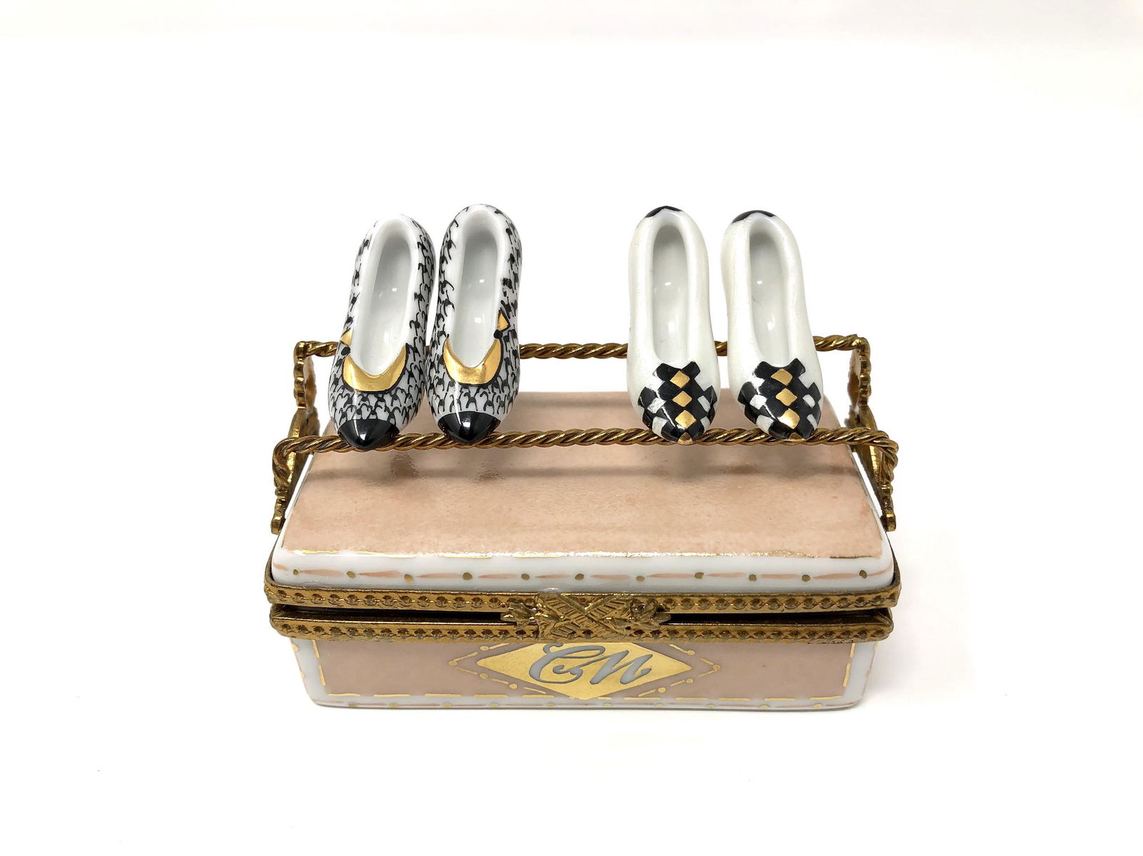 Designer Shoe Rack Stand Peint Main Porcelain Trinket: Designer Shoe Rack Stand Peint Main Limoges France Porcelain Trinket Box. 4 figural high heel shoes, 2 pairs as shown. Hand painted, signed and or marked. Approx. 2-inches Tall with shoes by 1 3/4 by