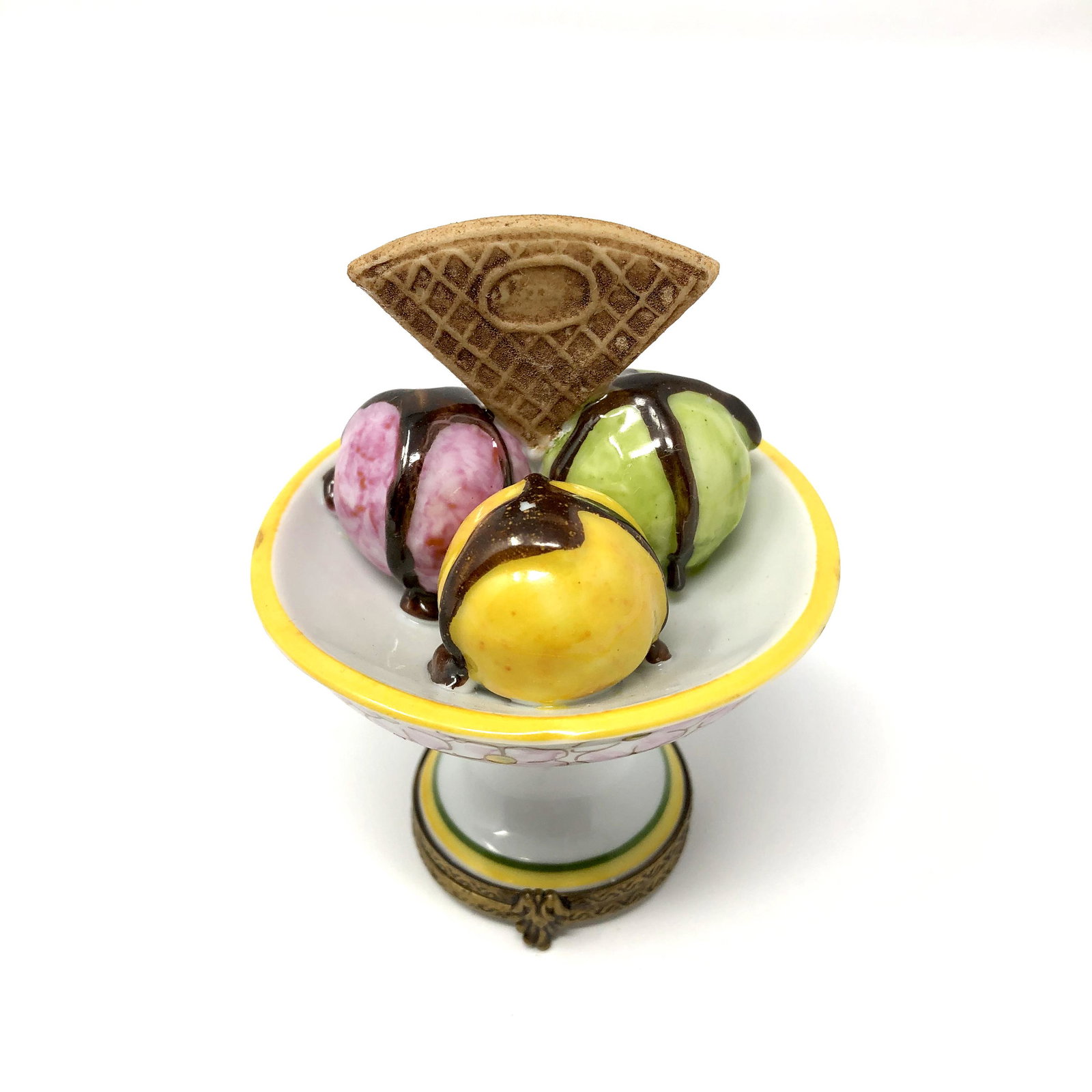 Gelato Ice Cream Sundae Chamart Peint Main Limoges: Gelato Ice Cream Sundae Chamart Peint Main Limoges France Porcelain Trinket Box. Hand painted, signed and or marked. Approx. 3 -inches Tall by 2 1/4 -inches In Diameter. In beautiful as-is, as-shown c