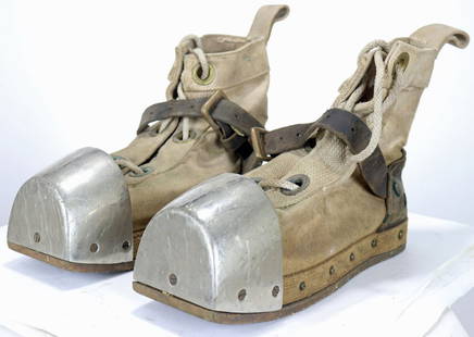 Deep Sea Divers Boots - Light Weight Mark V Style: Very nice pair of canvas body divers boots. This style is classified as "lightweight" Navy Type The body is made of canvas with a brass toe, wood sole and corrugated brass bottom. This pair has had