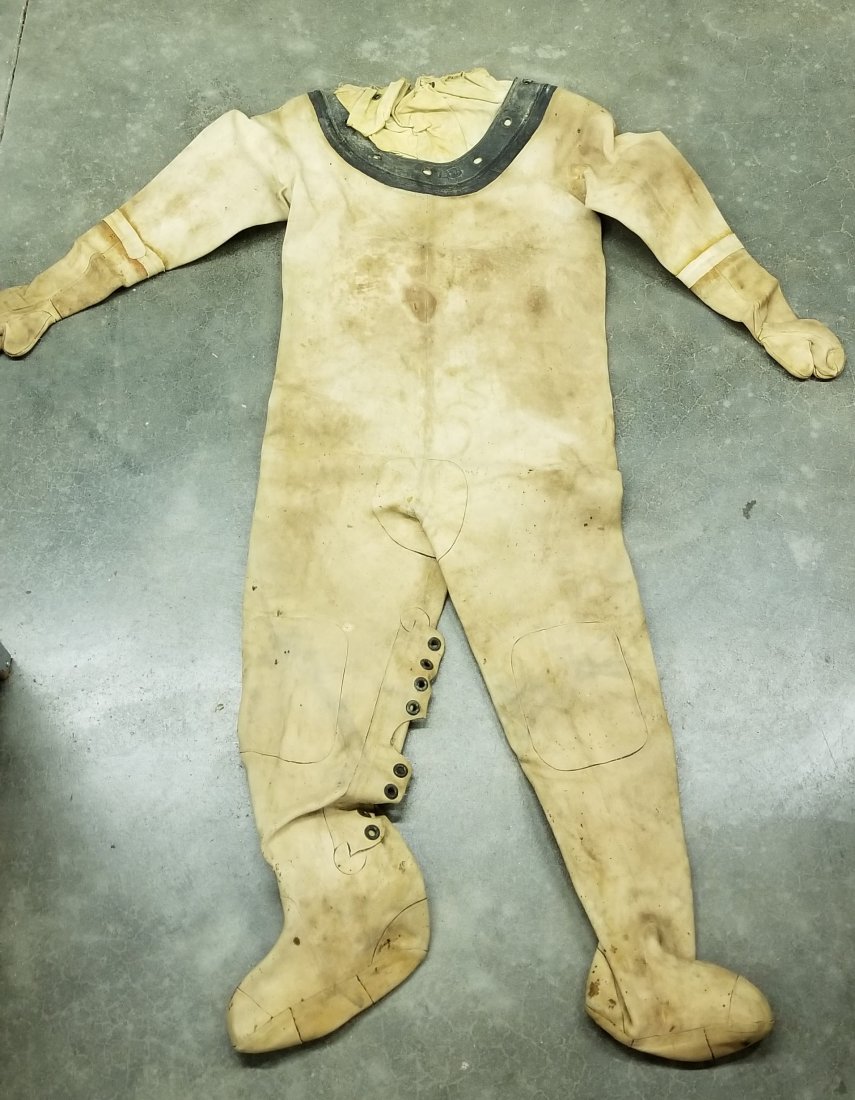 Divers Dress Size 3 Canvas US Navy Mark V 1944: Original US Navy Mark V canvas divers dress or suit size 3. This is a World War 2 surplus suit made in August 1944 by the US Rubber Company. Suit has canvas three finger gloves intact. Suit has been u