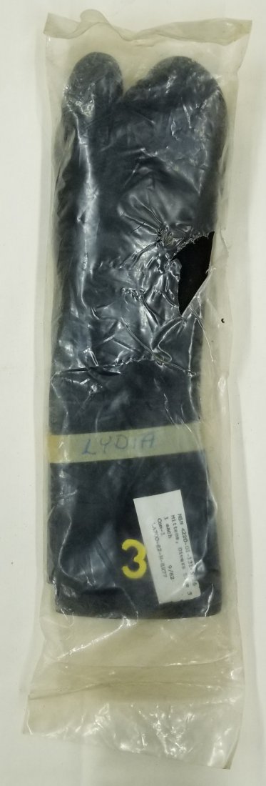 Mark 12 Diving Suit Divers Mittens Size 3 NOS: New old stock (NOS) size 3 divers mittens, one pair.