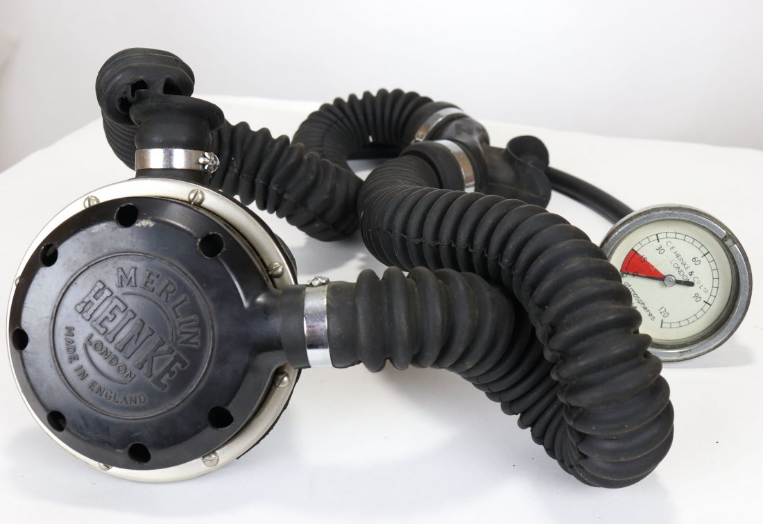 Heinke Merlin Regulator w Heinke Atmospheres Gauge 1961: Heinke Merlin regulator with accompanying Heinke atmospheres gauge. The Merlin regulator first came out in 1961, later in the same year or early 1962 the Siebe Gorman purchased the company, changing t
