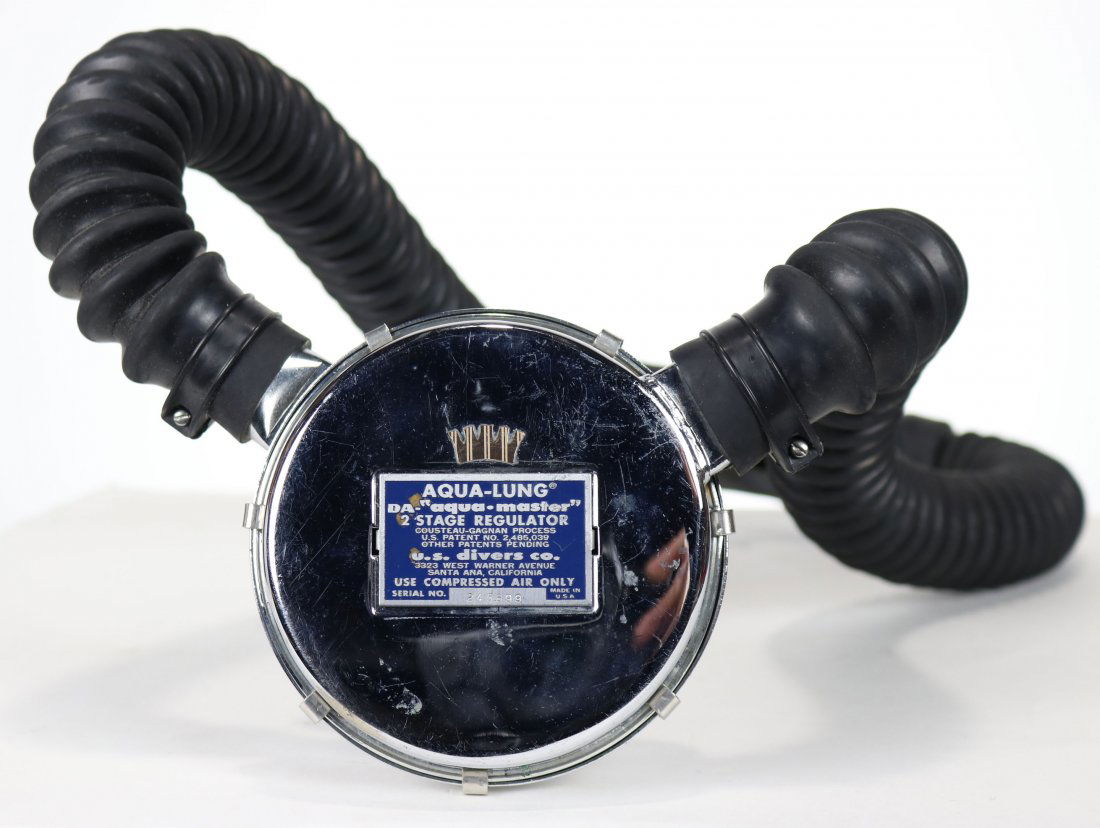 Aqua-Lung DA Aqua-Master Double Hose Regulator: U.S. Divers Company Aqua-Lung DA Aqua-Master 2 stage regulator. This piece dates to the mid 1960s. Warner Avenue blue tag. Condition of the rubber hose and mouthpiece can be seen in photos. Unit is un
